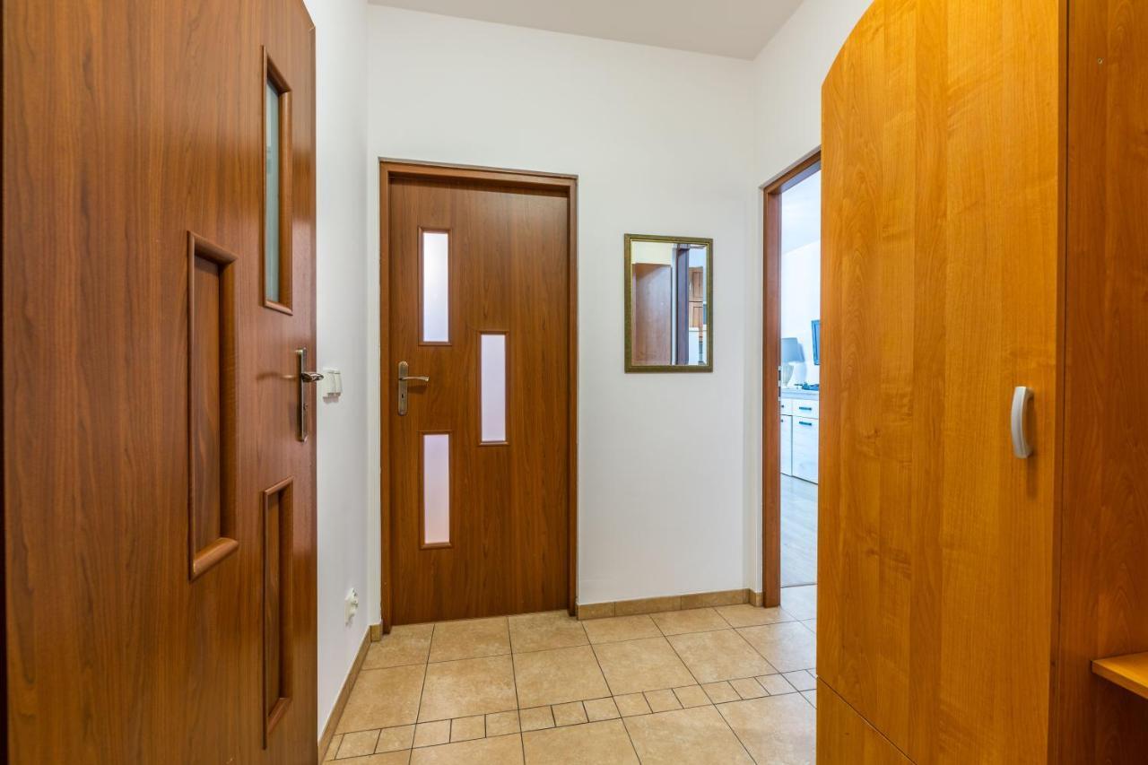 Victus Apartamenty, Cadena 2 *